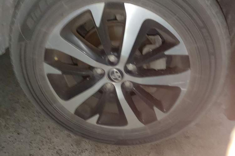 Used Toyota RAV4 2016 2.0L CVT Two-Wheel Drive Fashion Edition China V Standard Right Front Wheel Hub