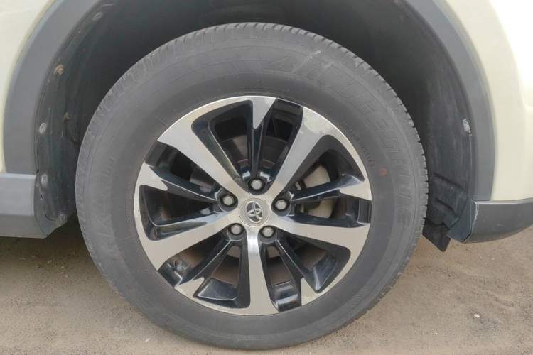 Used Toyota RAV4 2016 2.0L CVT Two-Wheel Drive Smart Edition China V Standard Right Front Wheel Hub