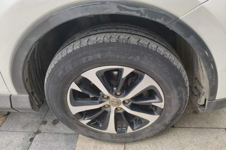 Used Toyota RAV4 2016 2.0L CVT Two-Wheel Drive Fashion Edition China V Standard Right Front Wheel Hub