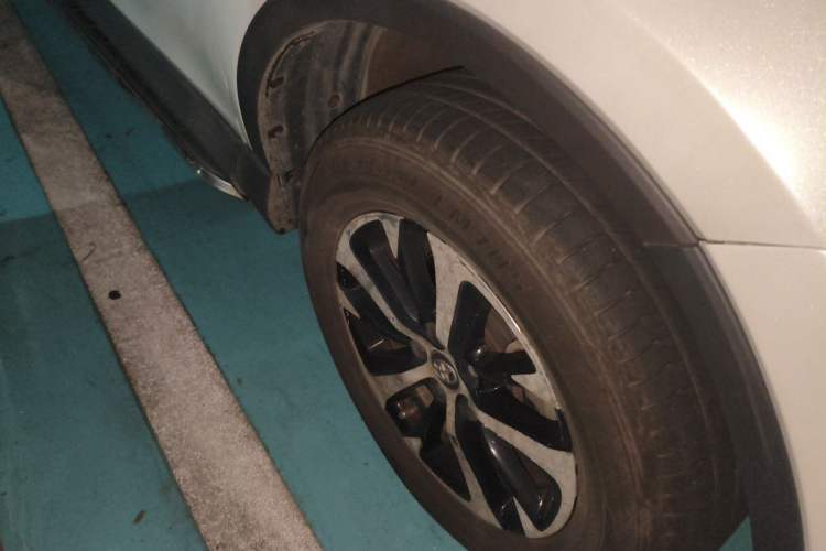 Used Toyota RAV4 2016 2.0L CVT Two-Wheel Drive Fashion Edition China V Standard Right Front Wheel Hub