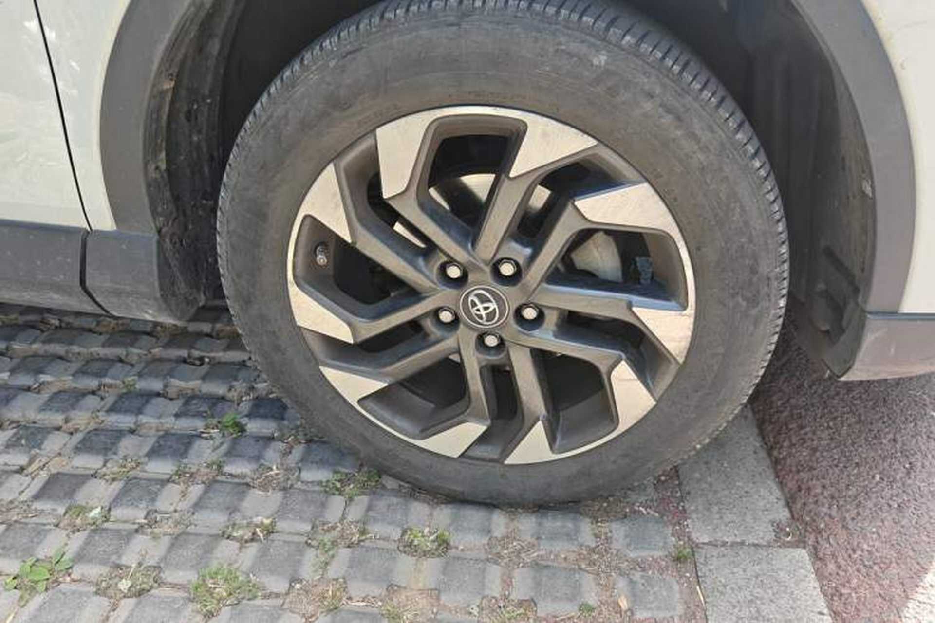 Used Toyota RAV4 2016 2.5L Automatic 4x4 Elite Edition Right Front Wheel Hub