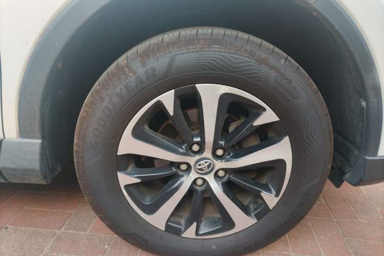 Used Toyota RAV4 2016 2.0L CVT Two-Wheel Drive Urban Edition China V Standard Right Front Wheel Hub