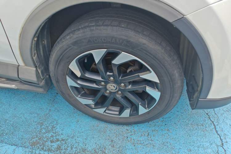 Used Toyota RAV4 2016 2.5L Automatic 4x4 Prestige Edition Right Front Wheel Hub