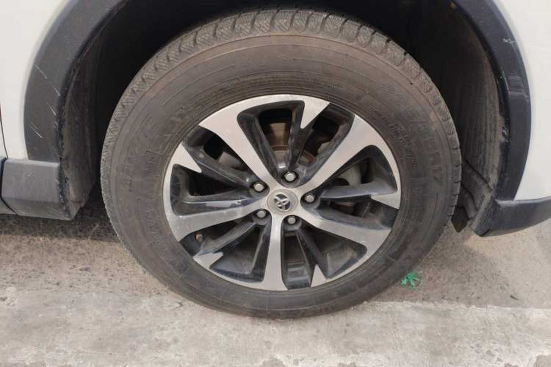 Used Toyota RAV4 2016 2.0L CVT Two-Wheel Drive Smart Edition China V Standard Right Front Wheel Hub