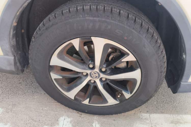 Used Toyota RAV4 2016 2.0L CVT Two-Wheel Drive Smart Edition China V Standard Right Front Wheel Hub