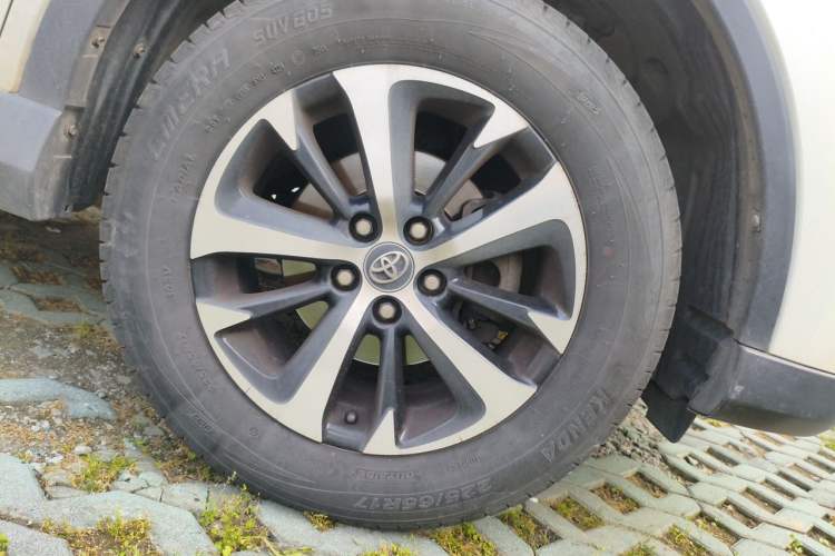 Used Toyota RAV4 2016 2.0L CVT Two-Wheel Drive Fashion Edition China V Standard Right Front Wheel Hub