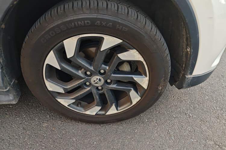 Used Toyota RAV4 2016 2.5L Automatic 4x4 Elite Edition Right Front Wheel Hub