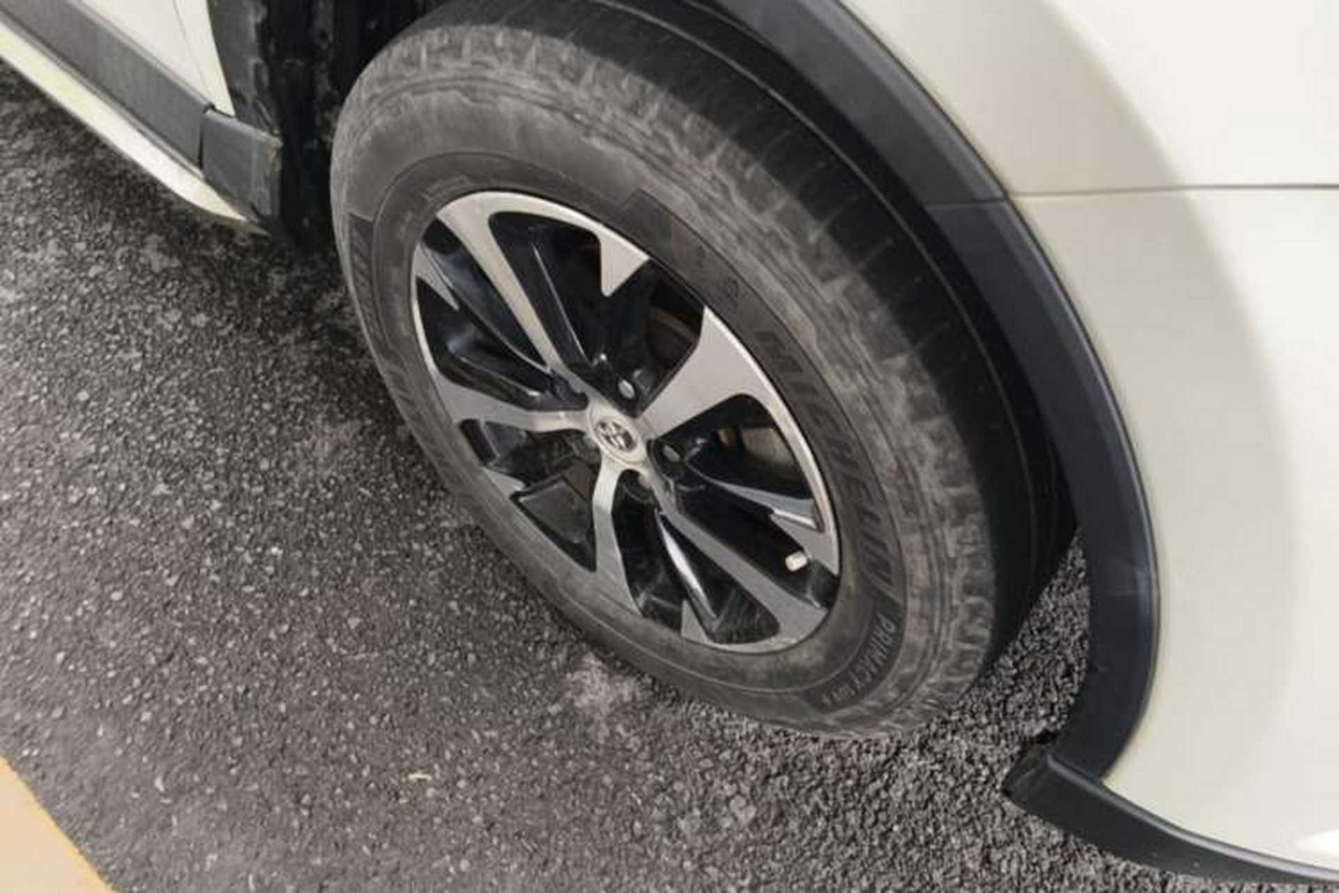 Used Toyota RAV4 2016 2.0L CVT Two-Wheel Drive Smart Edition China V Standard Right Front Wheel Hub