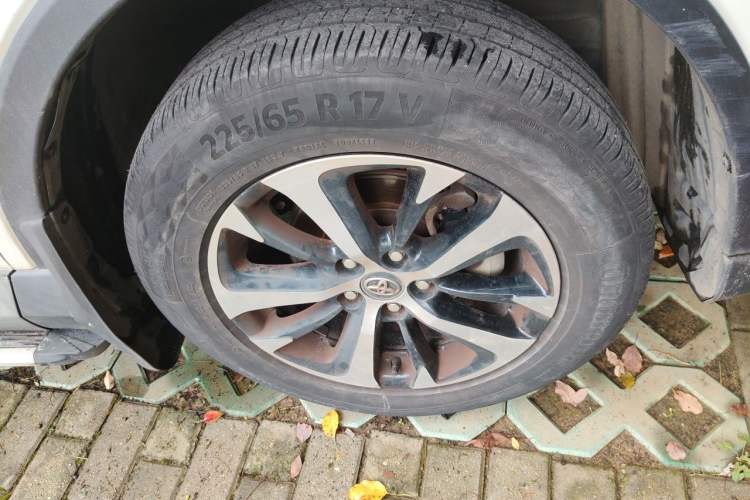 Used Toyota RAV4 2016 2.0L CVT Two-Wheel Drive Fashion Edition China V Standard Right Front Wheel Hub