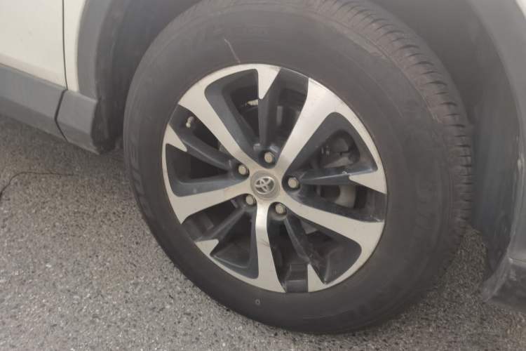 Used Toyota RAV4 2016 2.0L CVT Two-Wheel Drive Comfort Edition China V Standard Right Front Wheel Hub