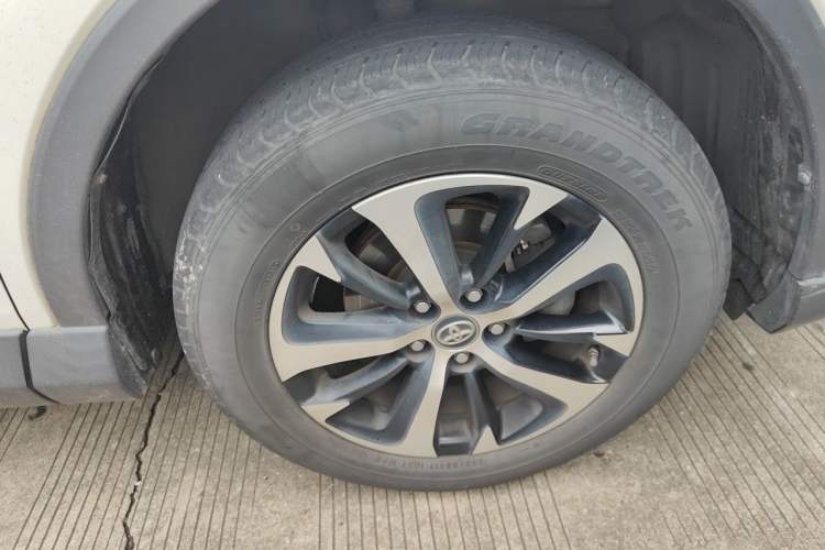 Used Toyota RAV4 2016 2.0L CVT Two-Wheel Drive Fashion Edition China V Standard Right Front Wheel Hub