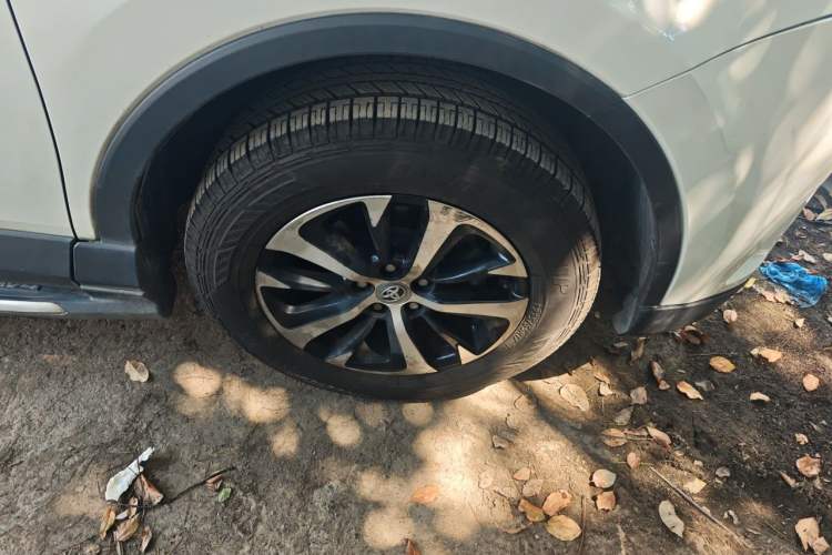 Used Toyota RAV4 2016 2.0L CVT Two-Wheel Drive Fashion Edition China V Standard Right Front Wheel Hub