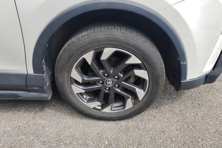 Used Toyota RAV4 2016 2.5L Automatic 4x4 Elite Edition Right Front Wheel Hub