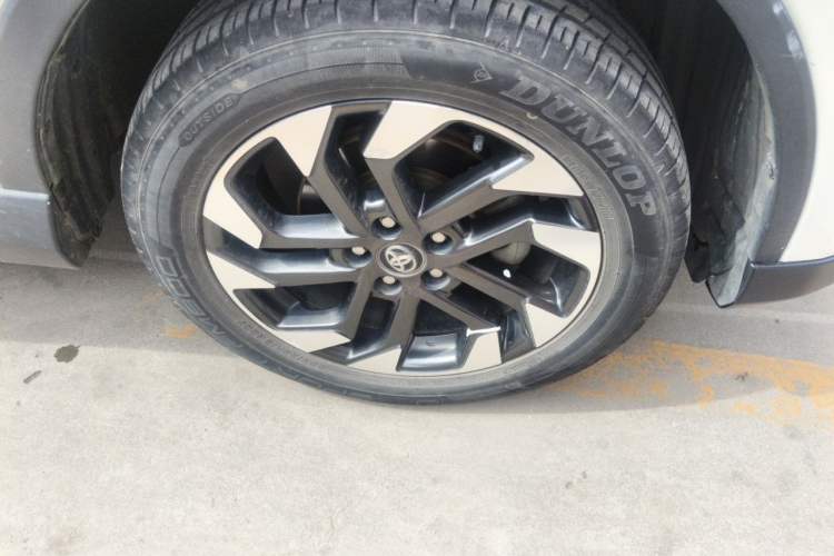 Used Toyota RAV4 2016 2.5L Automatic 4x4 Elite Edition Right Front Wheel Hub
