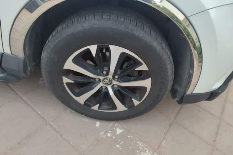 Used Toyota RAV4 2016 2.0L CVT Two-Wheel Drive Fashion Edition China V Standard Right Front Wheel Hub