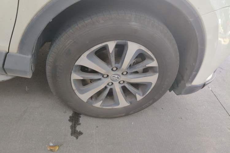 Used Toyota RAV4 2016 2.0L CVT Two-Wheel Drive Fashion Edition China V Standard Right Front Wheel Hub