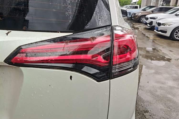 Used Toyota RAV4 2016 2.0L CVT Two-Wheel Drive Urban Edition China V Standard Right Rear Taillight