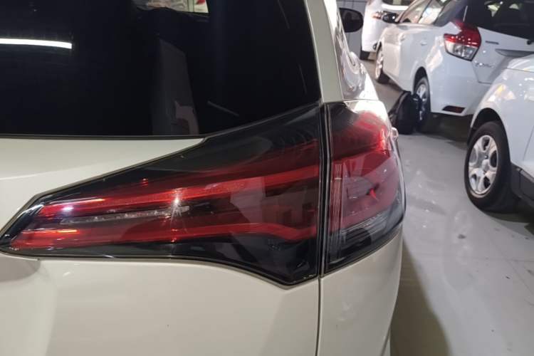 Used Toyota RAV4 2016 2.0L CVT Two-Wheel Drive Fashion Edition China V Standard Right Rear Taillight