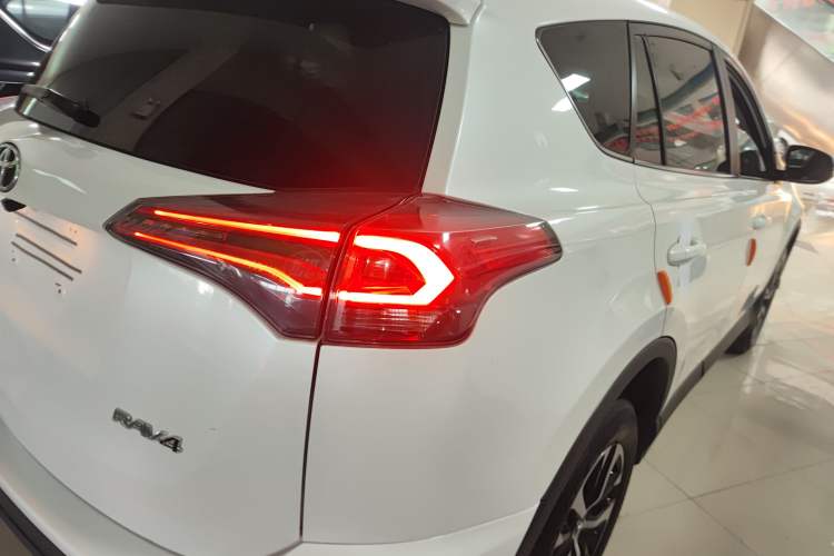 Used Toyota RAV4 2016 2.0L CVT Two-Wheel Drive Urban Edition China V Standard Right Rear Taillight