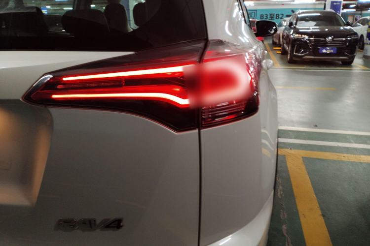 Used Toyota RAV4 2016 2.0L CVT Two-Wheel Drive Urban Edition China V Standard Right Rear Taillight