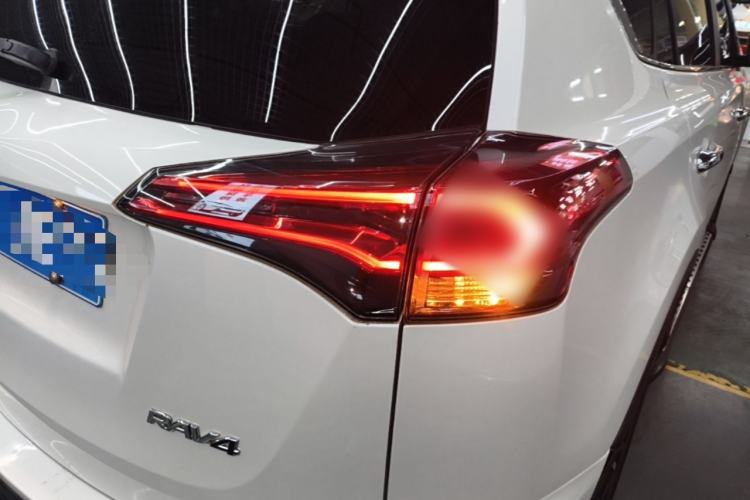 Used Toyota RAV4 2016 2.0L CVT Two-Wheel Drive Comfort Edition China V Standard Right Rear Taillight