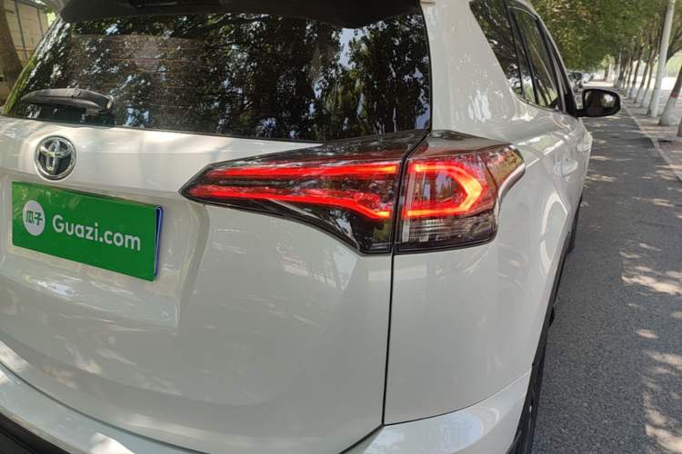 Used Toyota RAV4 2016 2.0L CVT Two-Wheel Drive Urban Edition China V Standard Right Rear Taillight