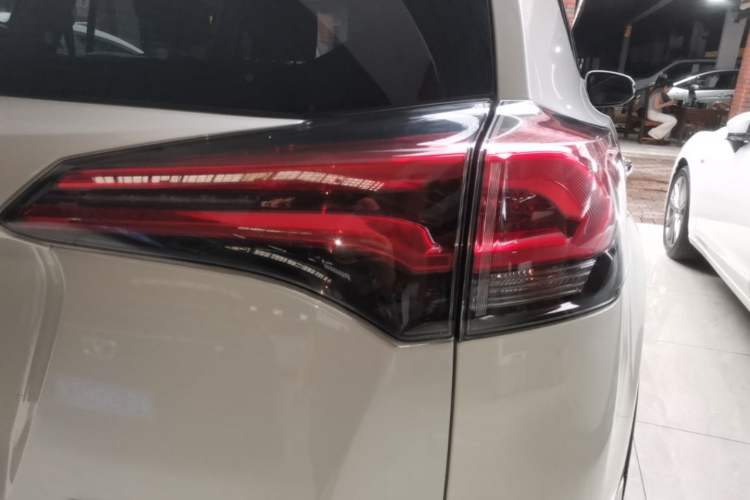Used Toyota RAV4 2016 2.0L CVT Two-Wheel Drive Fashion Edition China V Standard Right Rear Taillight