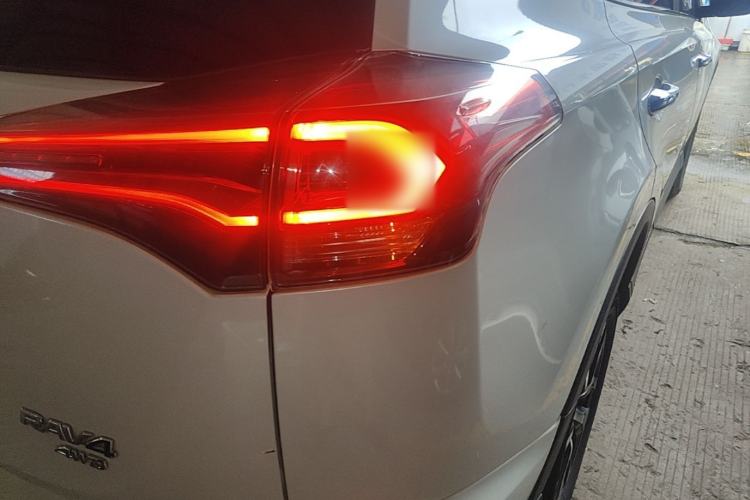 Used Toyota RAV4 2016 2.0L CVT 4x4 New Edition China V Standard Right Rear Taillight