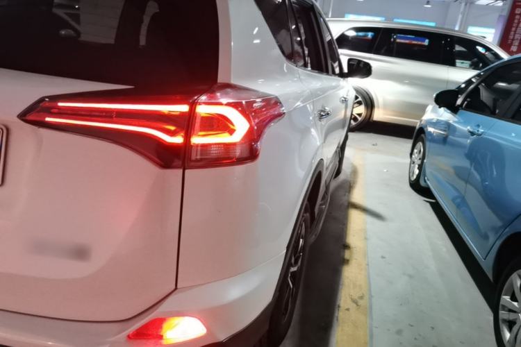 Used Toyota RAV4 2016 2.0L CVT Two-Wheel Drive Fashion Edition China V Standard Right Rear Taillight