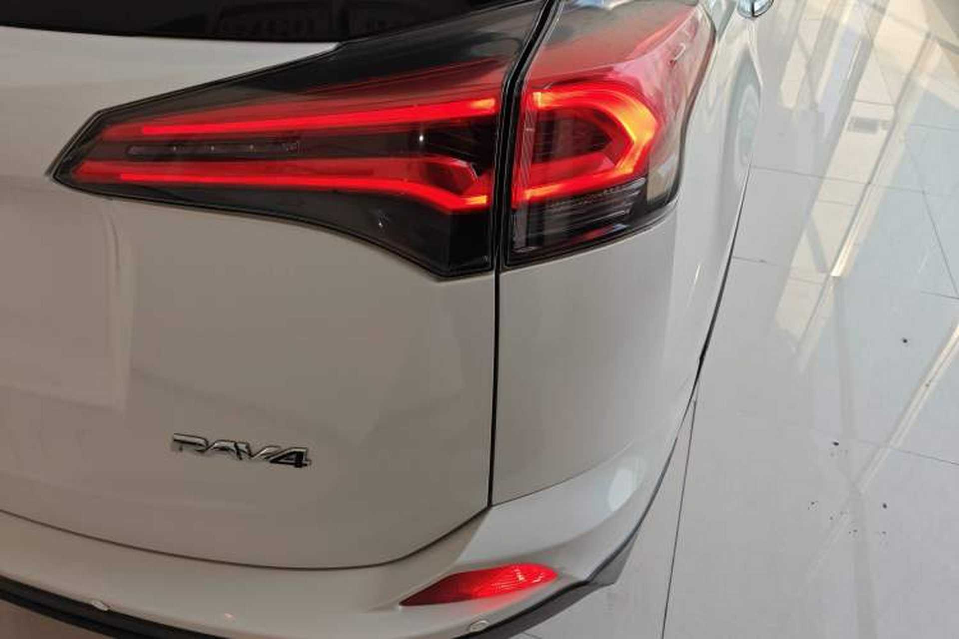 Used Toyota RAV4 2016 2.0L CVT Two-Wheel Drive Comfort Edition China V Standard Right Rear Taillight