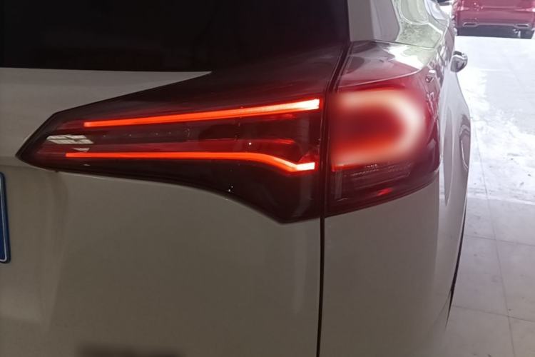 Used Toyota RAV4 2016 2.0L CVT Two-Wheel Drive Smart Edition China V Standard Right Rear Taillight
