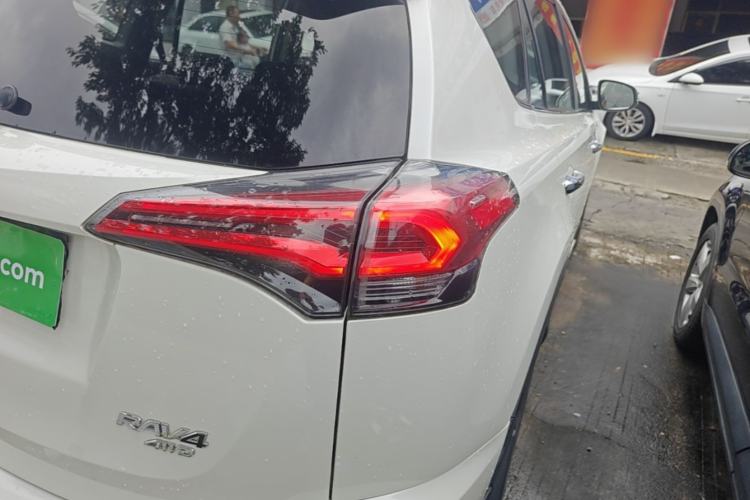 Used Toyota RAV4 2016 2.5L Automatic 4x4 Elite Edition Right Rear Taillight