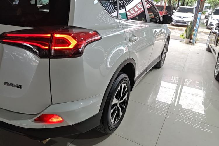 Used Toyota RAV4 2016 2.0L CVT Two-Wheel Drive Urban Edition China V Standard Right Rear Taillight