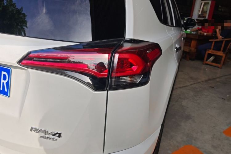 Used Toyota RAV4 2016 2.5L Automatic 4x4 Elite Edition Right Rear Taillight