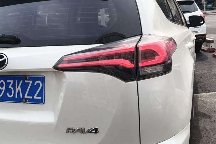 Used Toyota RAV4 2016 2.0L CVT Two-Wheel Drive Urban Edition China V Standard Right Rear Taillight
