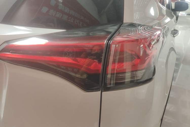 Used Toyota RAV4 2016 2.0L CVT Two-Wheel Drive Comfort Edition China V Standard Right Rear Taillight