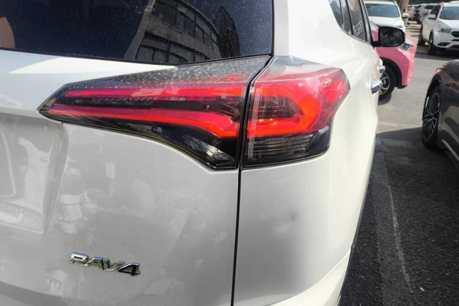 Used Toyota RAV4 2016 2.0L CVT Two-Wheel Drive Fashion Edition China V Standard Right Rear Taillight