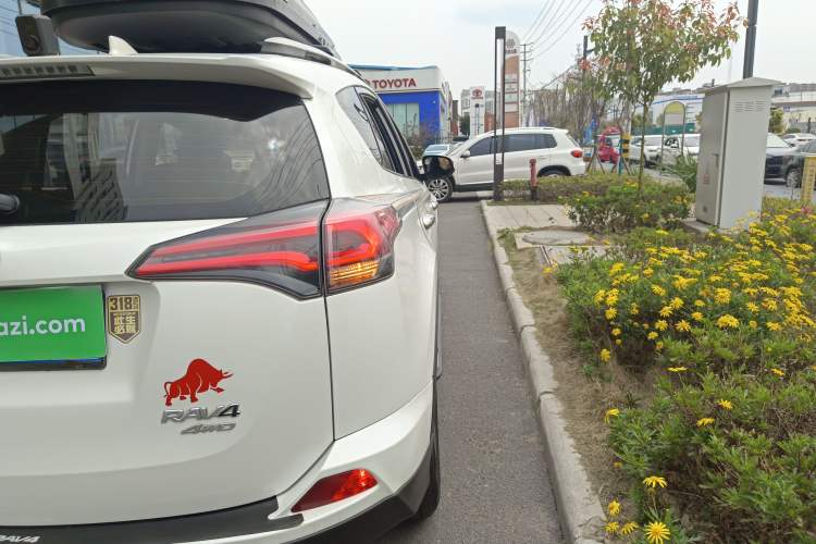 Used Toyota RAV4 2016 2.0L CVT Two-Wheel Drive Urban Edition China V Standard Right Rear Taillight