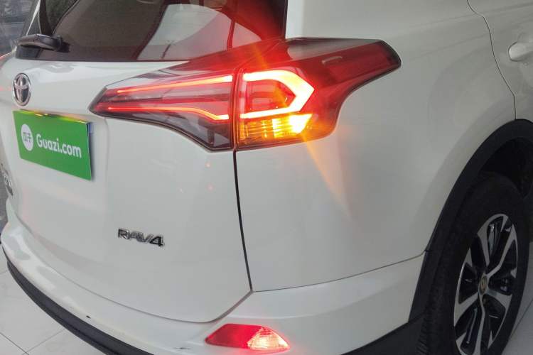 Used Toyota RAV4 2016 2.0L CVT Two-Wheel Drive Urban Edition China V Standard Right Rear Taillight