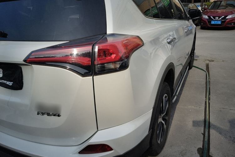 Used Toyota RAV4 2016 2.0L CVT Two-Wheel Drive Fashion Edition China V Standard Right Rear Taillight