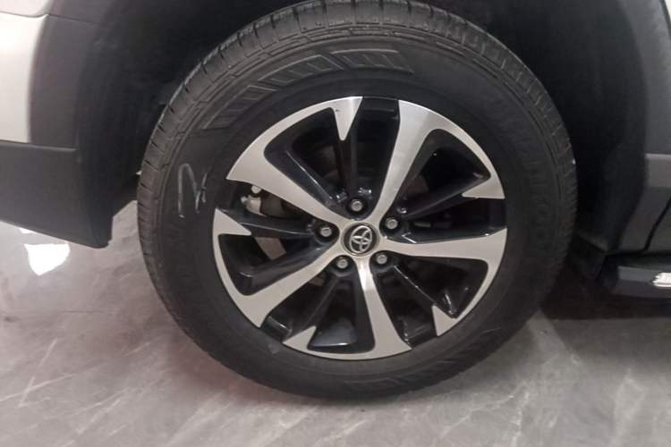 Used Toyota RAV4 2016 2.0L CVT Two-Wheel Drive Fashion Edition China V Standard Right Rear Wheel Hub