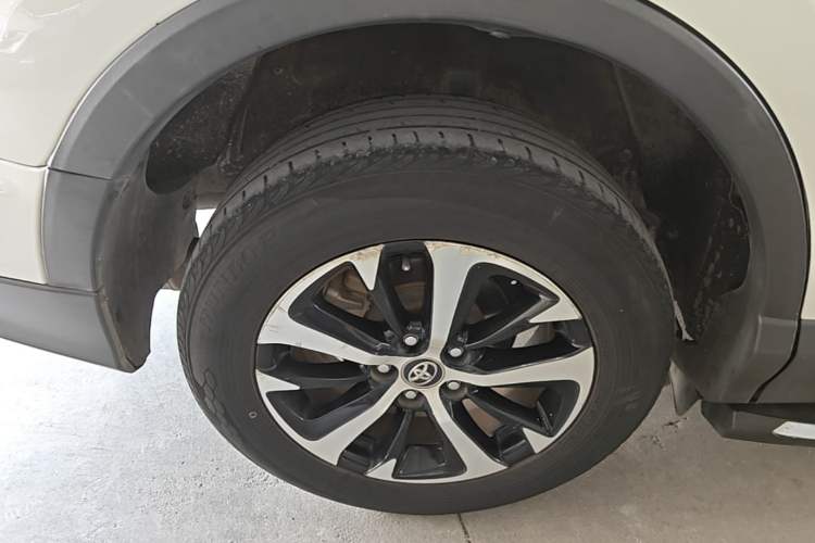 Used Toyota RAV4 2016 2.0L CVT Two-Wheel Drive Fashion Edition China V Standard Right Rear Wheel Hub