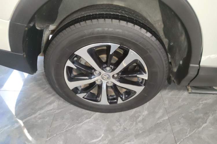 Used Toyota RAV4 2016 2.0L CVT Two-Wheel Drive Fashion Edition China V Standard Right Rear Wheel Hub