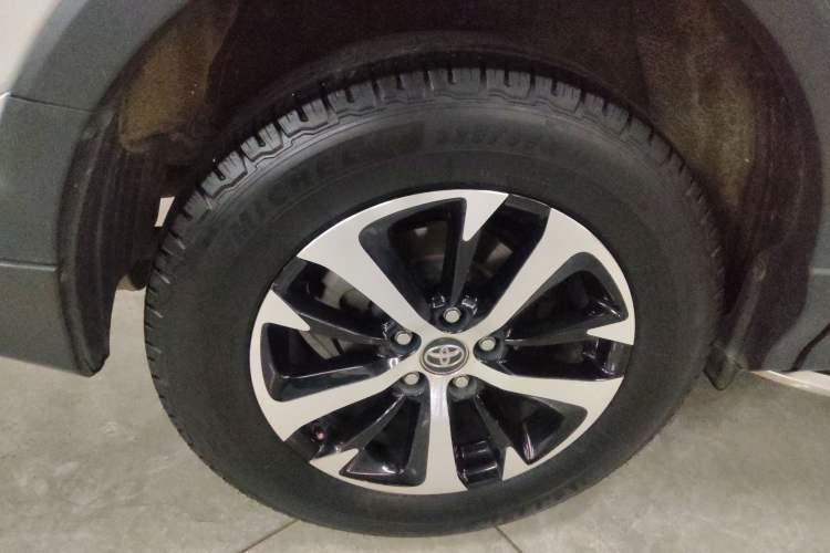 Used Toyota RAV4 2016 2.0L CVT Two-Wheel Drive Fashion Edition China V Standard Right Rear Wheel Hub