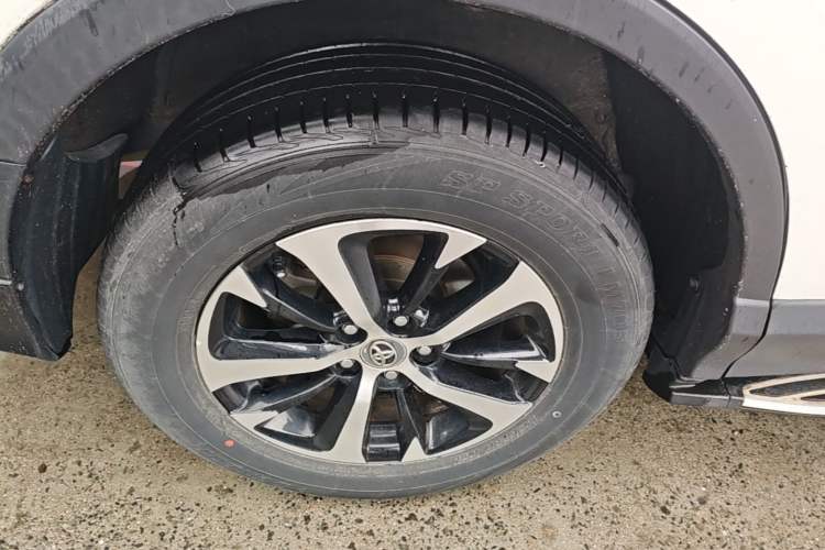Used Toyota RAV4 2016 2.0L CVT Two-Wheel Drive Urban Edition China V Standard Right Rear Wheel Hub