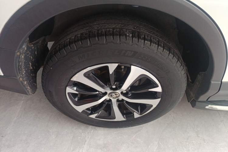 Used Toyota RAV4 2016 2.0L CVT Two-Wheel Drive Fashion Edition China V Standard Right Rear Wheel Hub