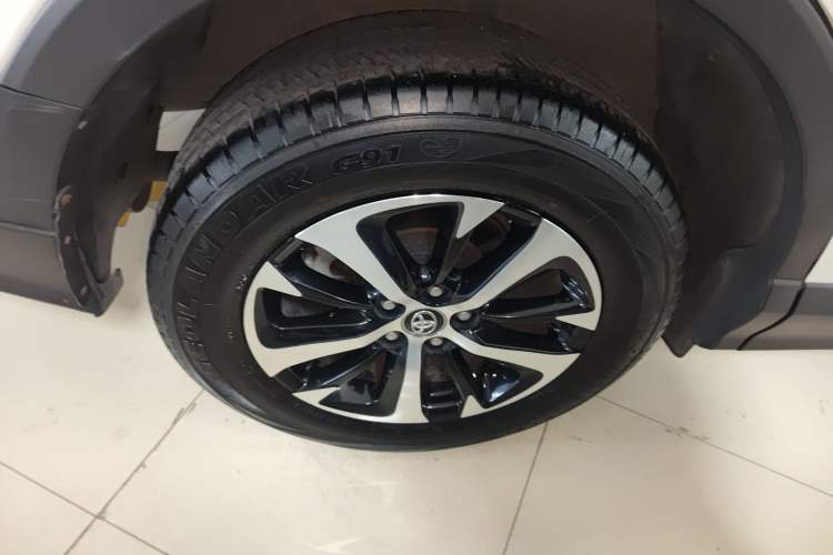 Used Toyota RAV4 2016 2.0L CVT Two-Wheel Drive Urban Edition China V Standard Right Rear Wheel Hub