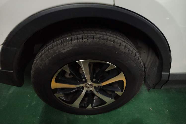 Used Toyota RAV4 2016 2.0L CVT Two-Wheel Drive Urban Edition China V Standard Right Rear Wheel Hub