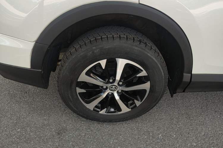 Used Toyota RAV4 2016 2.0L CVT Two-Wheel Drive Urban Edition China V Standard Right Rear Wheel Hub