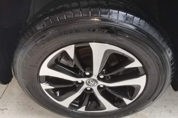 Used Toyota RAV4 2016 2.0L CVT Two-Wheel Drive Fashion Edition China V Standard Right Rear Wheel Hub